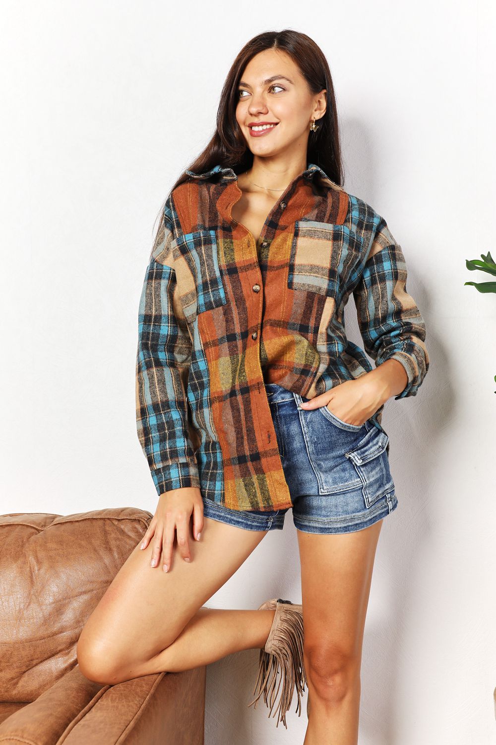 Plaid shacket – collar detail