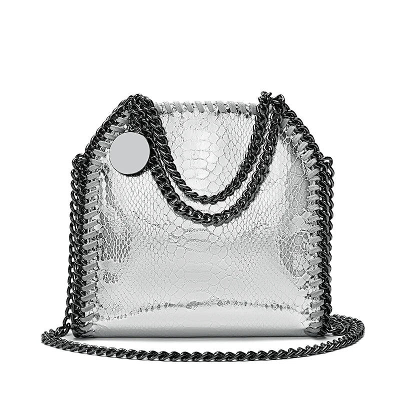 Luna chain handbag detail view