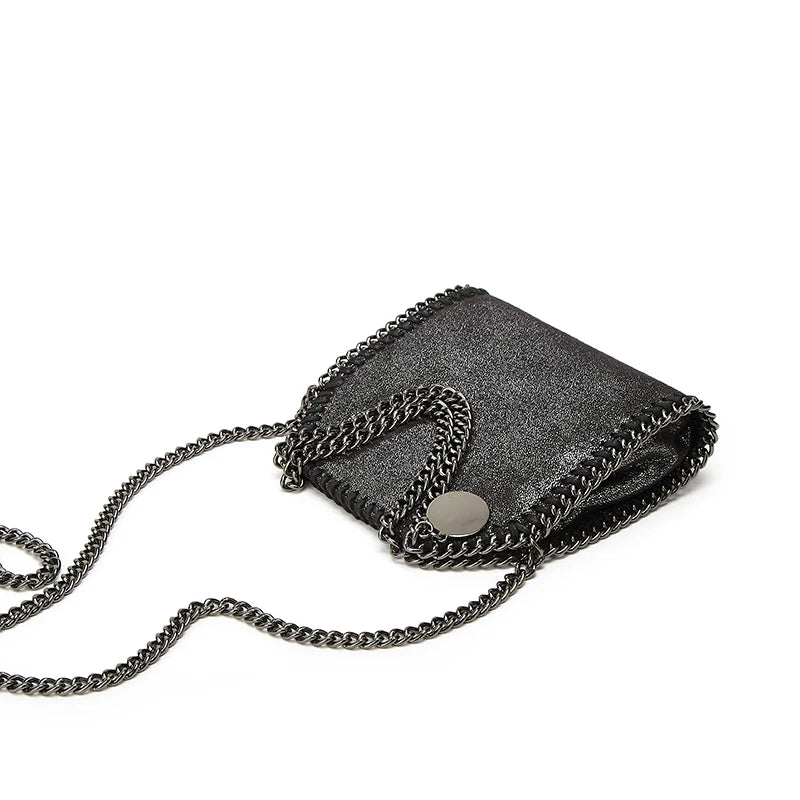 Luna chain handbag fashion detail