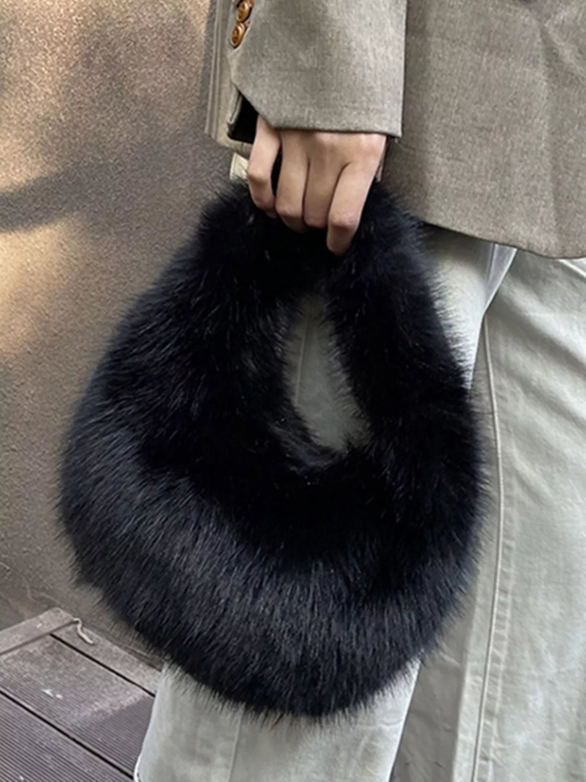 Fluffy mini handbag side view | Orleve