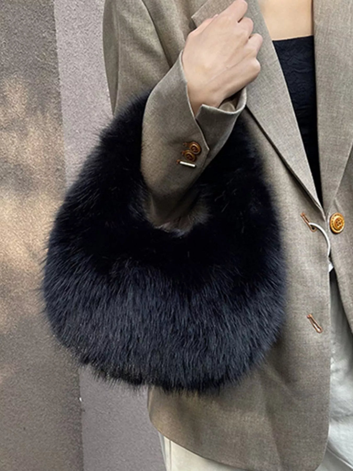 Fluffy mini handbag close view | Orleve