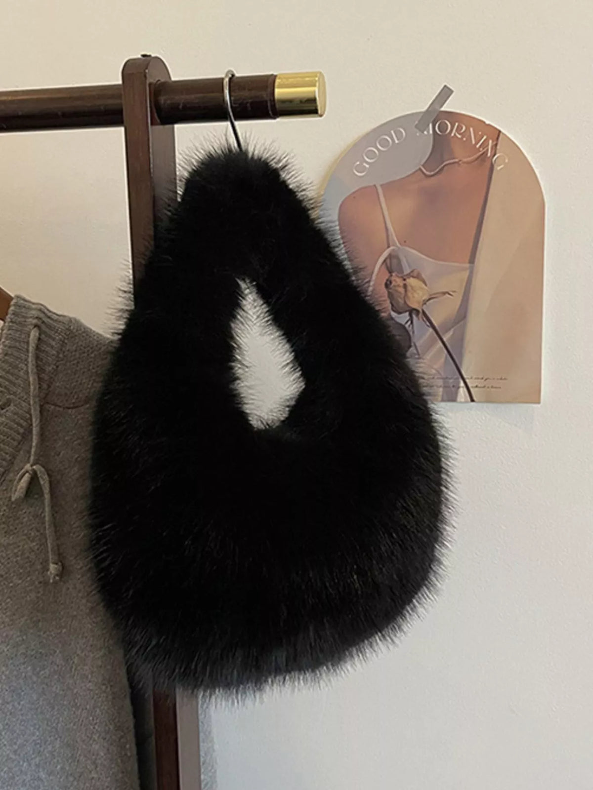 Fluffy mini handbag styling | Orleve