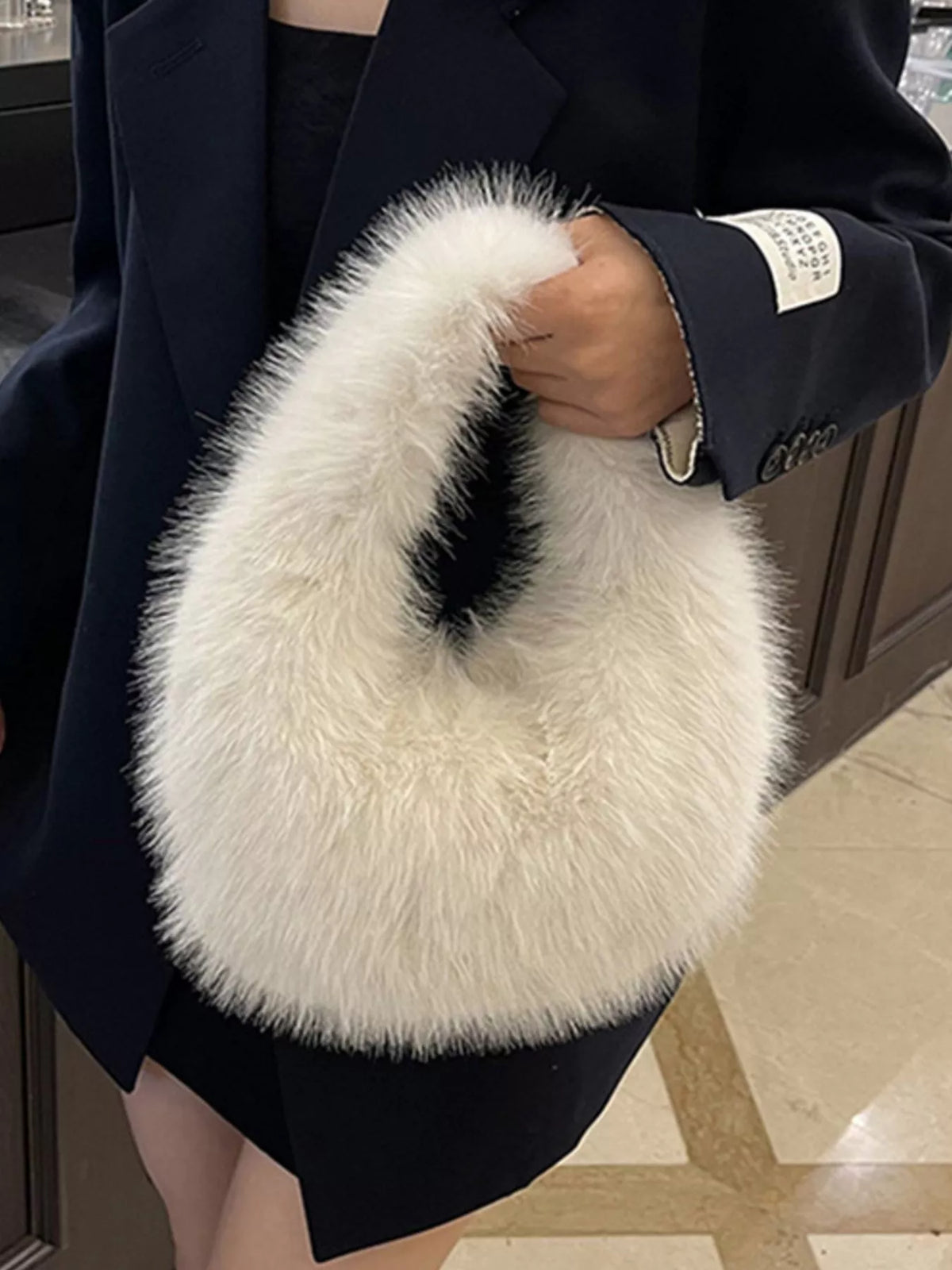Fluffy mini handbag back view | Orleve