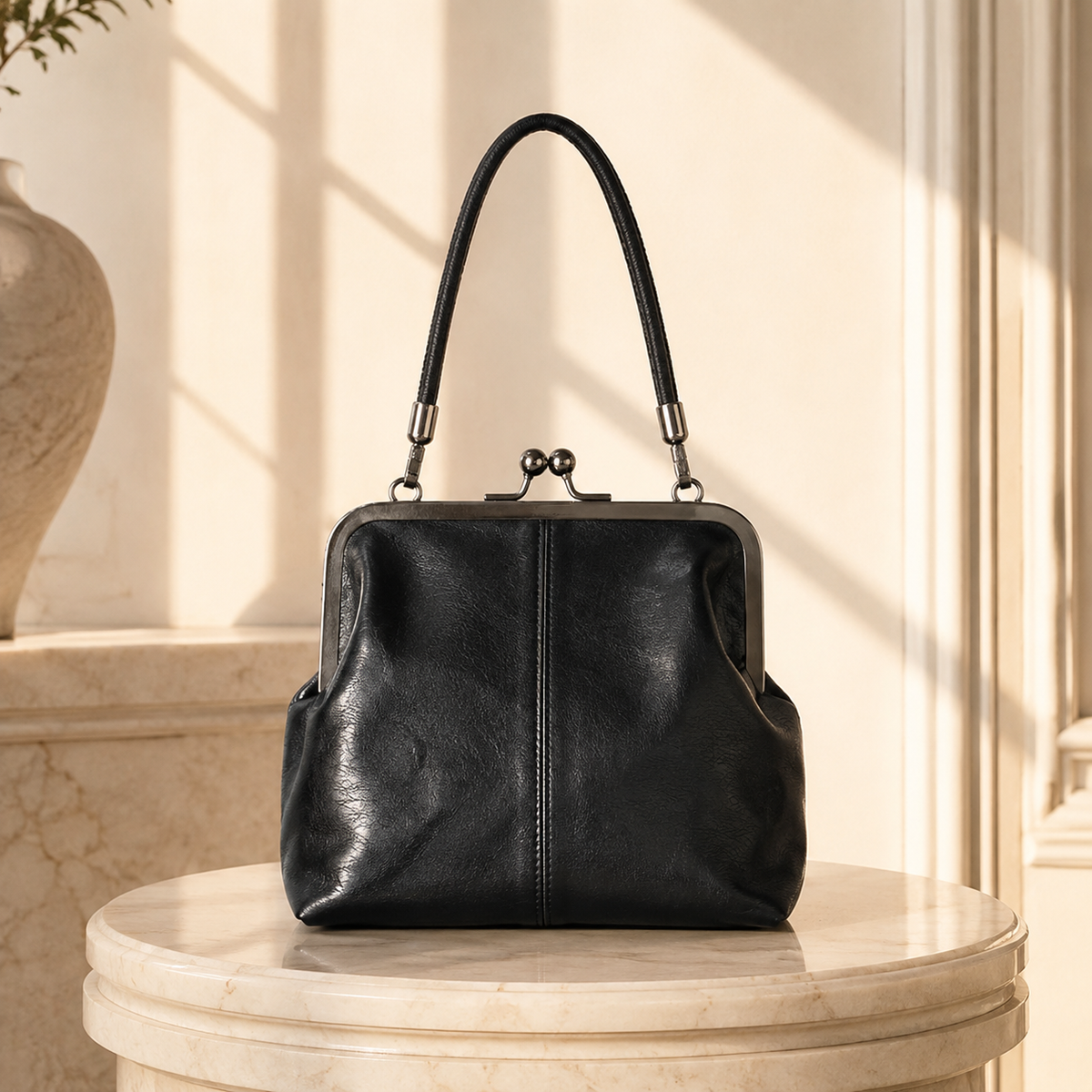 Heritage bucket bag detail | ORLEVE