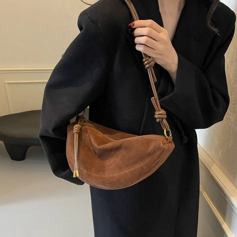 Minimal flap shoulder bag front view | ORLEVE