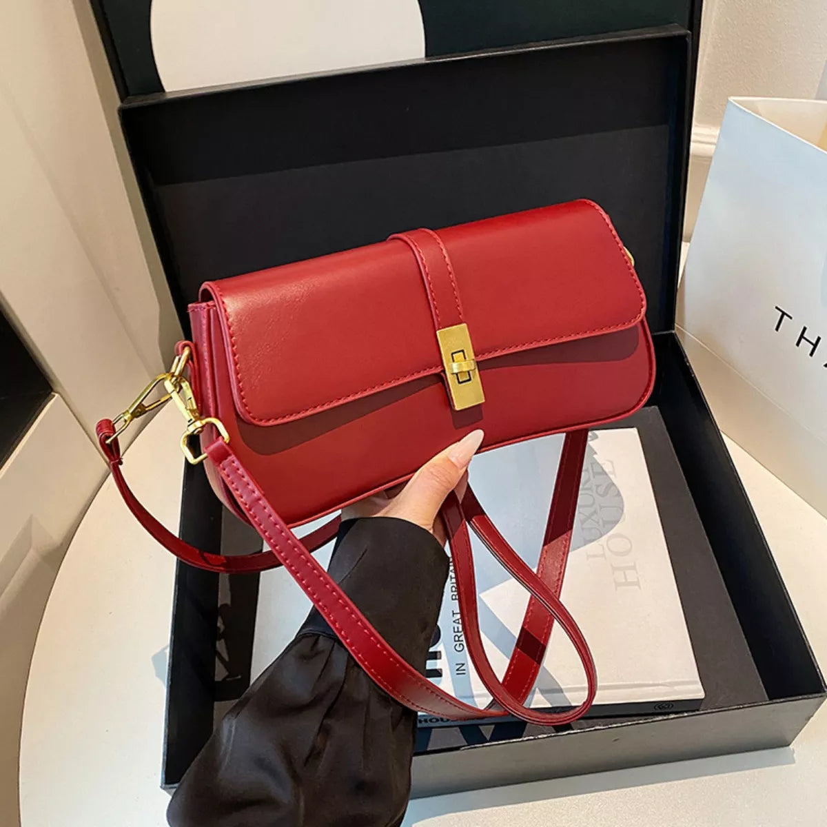 Rectangular golden buckle crossbody bag side detail | Orleve