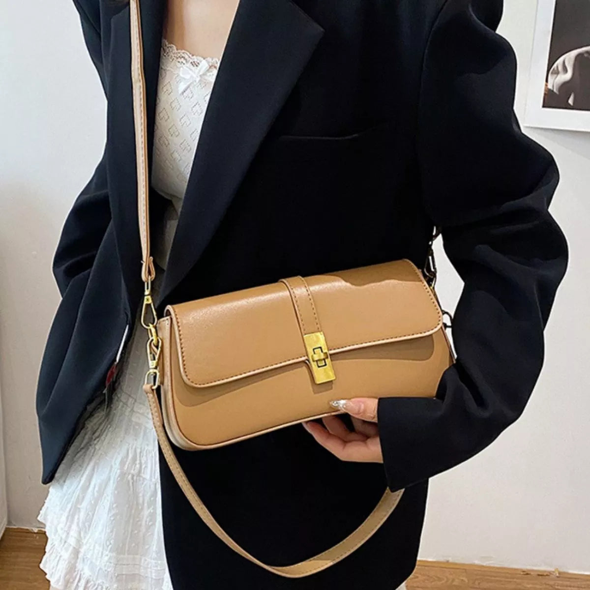 Rectangular golden buckle crossbody bag product detail | Orleve