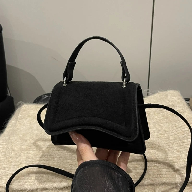Structured box crossbody bag side view | ORLEVE