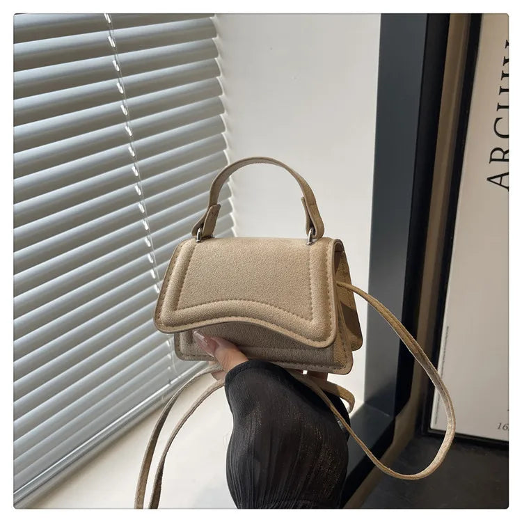 Structured box crossbody bag silhouette | ORLEVE