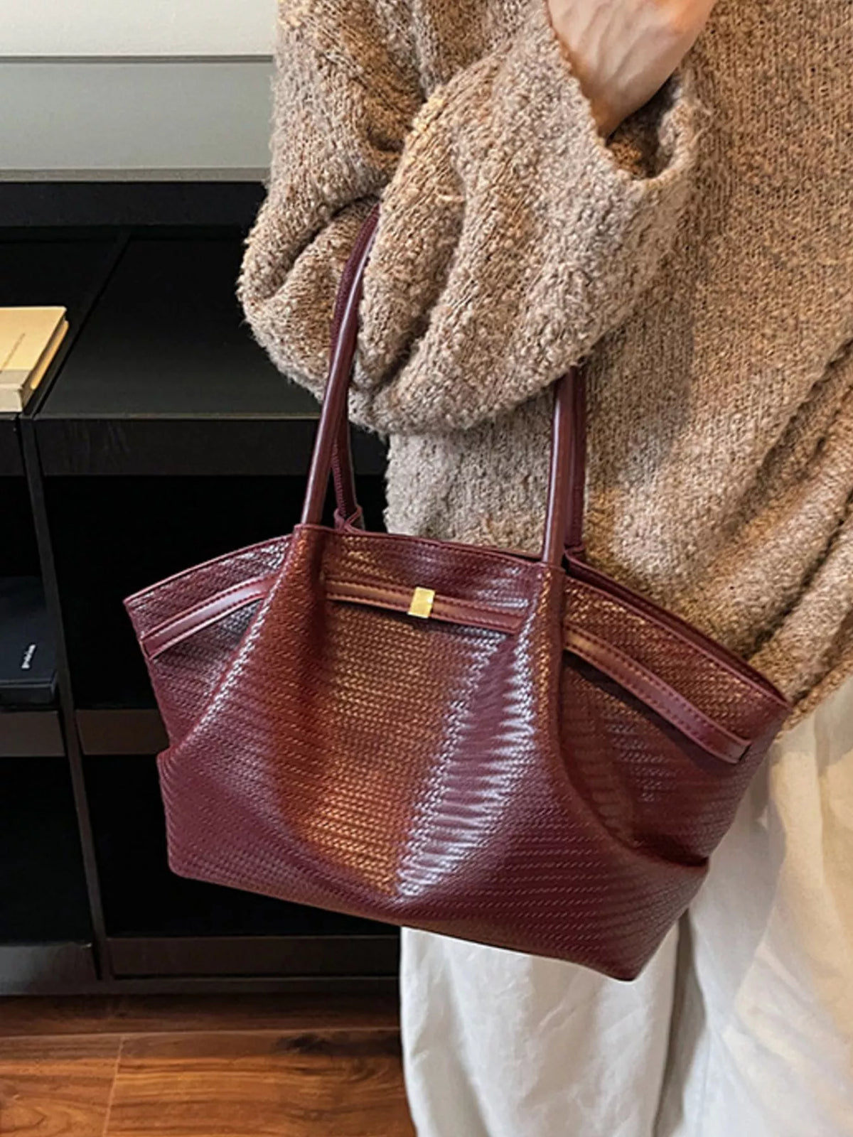 Textured leather tote bag product image | ORLEVE